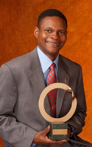 CorneilleEwango_OuroborosStatuette_GoldmanEnvironmentalPrize