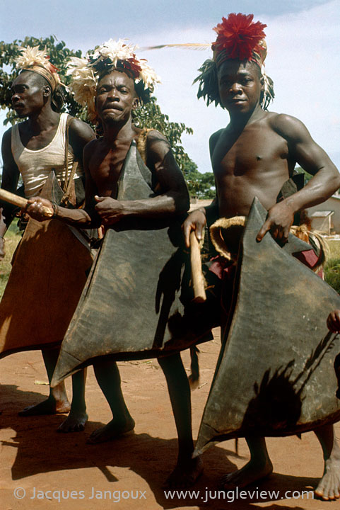 Festivities to celebrate the independence of the Congo, June 30, 1960 at Ikela in Central Congo. The Belgian Congo became the Republic of the Congo, later Zaire, and now Democratic Republic of the Congo. Festiivités pour célébrer l´indépendance du Congo le 30 juin 1960 à Ikela au Congo Central. Le Congo Belge devint la République du Congo, ensuite Zaire, et maintenant République Démocratique du Congo.